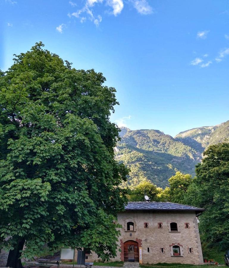 Forte Di Machaby Hostel Arnad Exterior foto