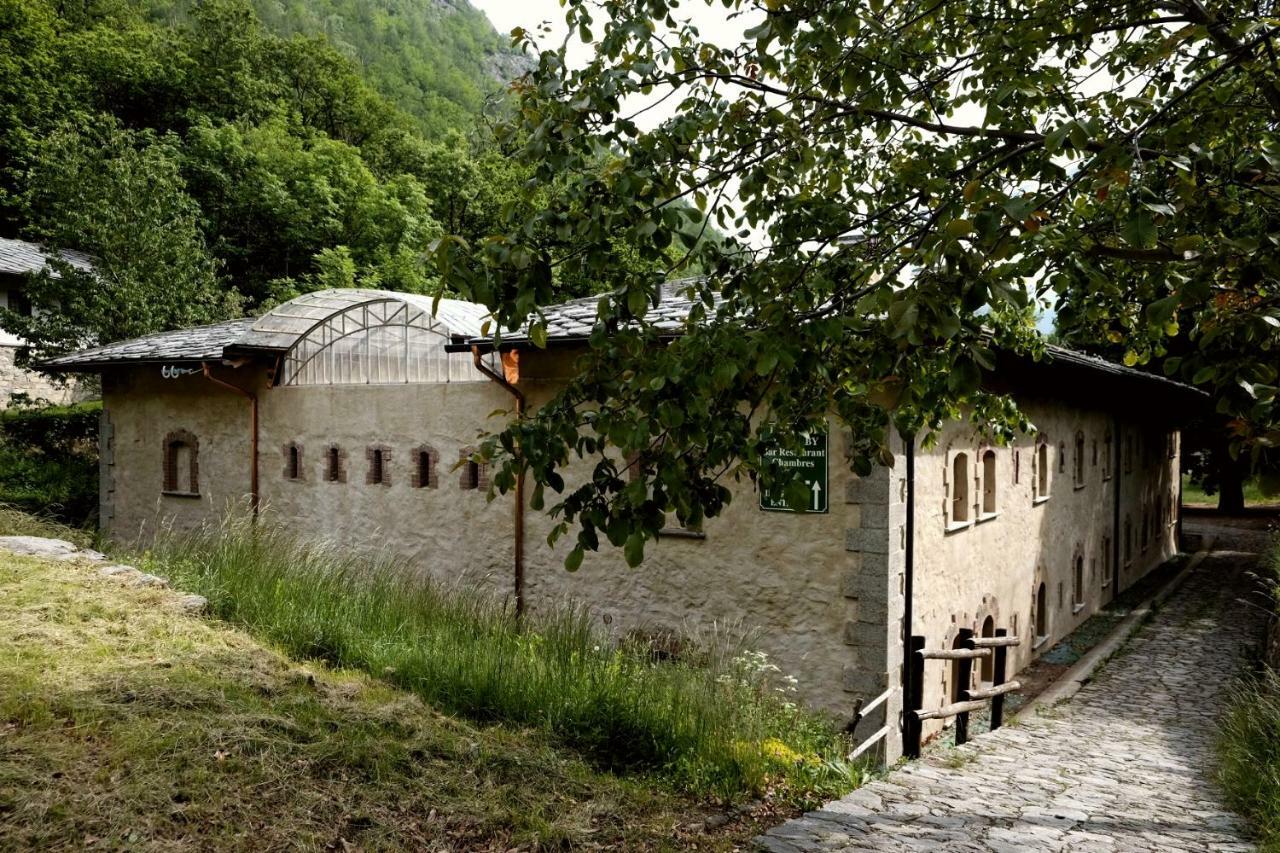 Forte Di Machaby Hostel Arnad Exterior foto